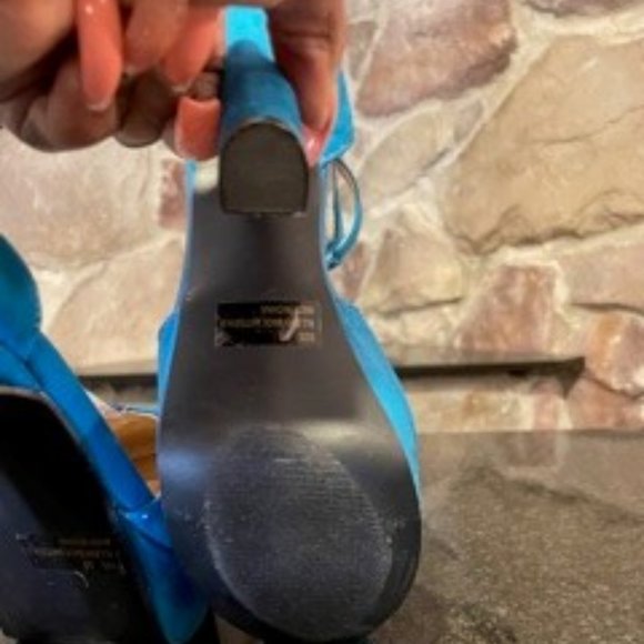 Quipid Turquiose T-Strap wrap around ankle heels - Picture 3 of 8